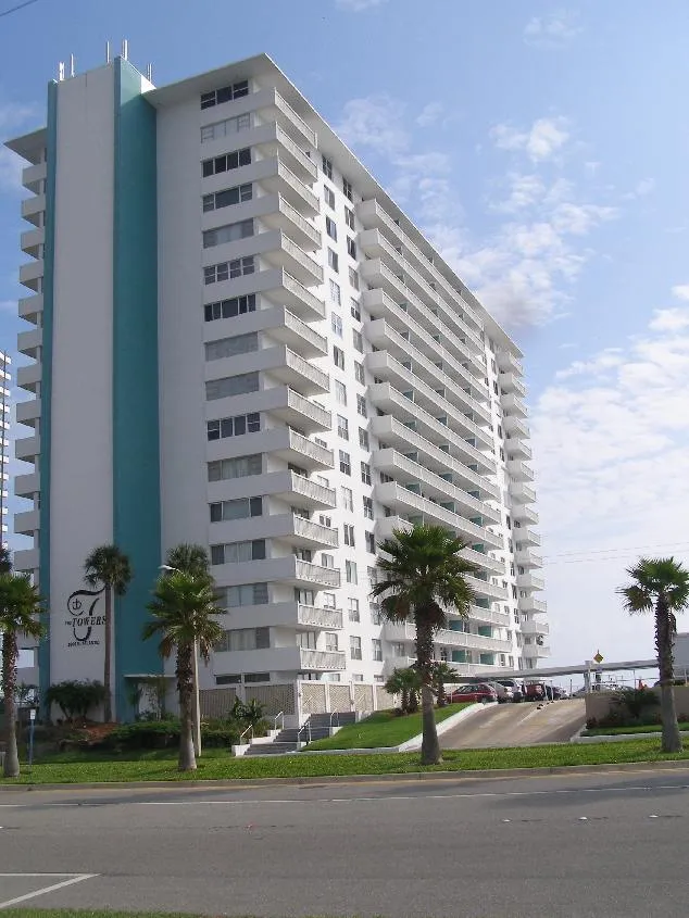 13-towerscondo2_library_28
