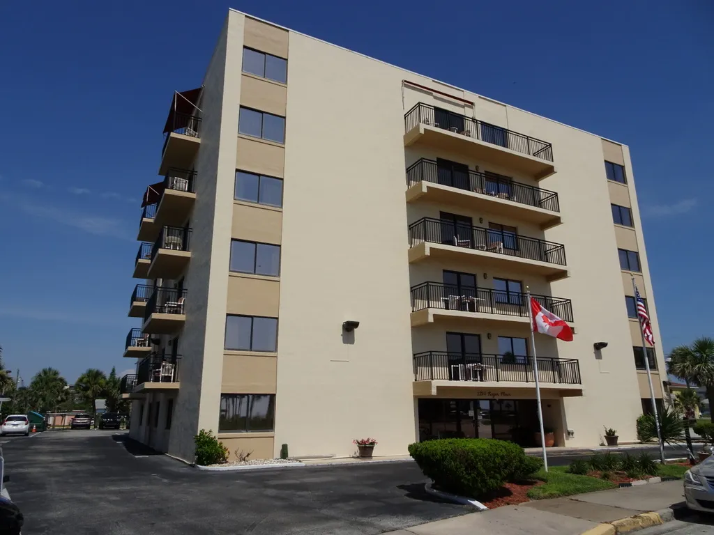 14-daytonaresortandclub_library_30
