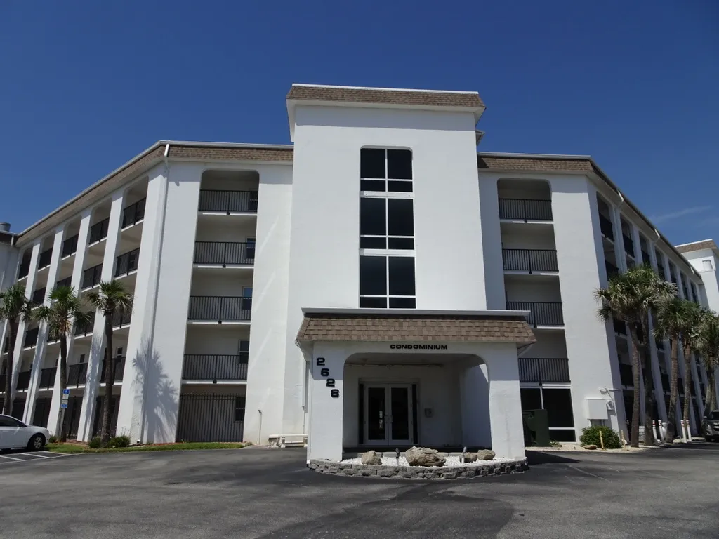 15-2626condo_library_32