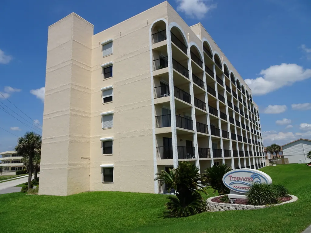 21-tidewatercondo1_library_42